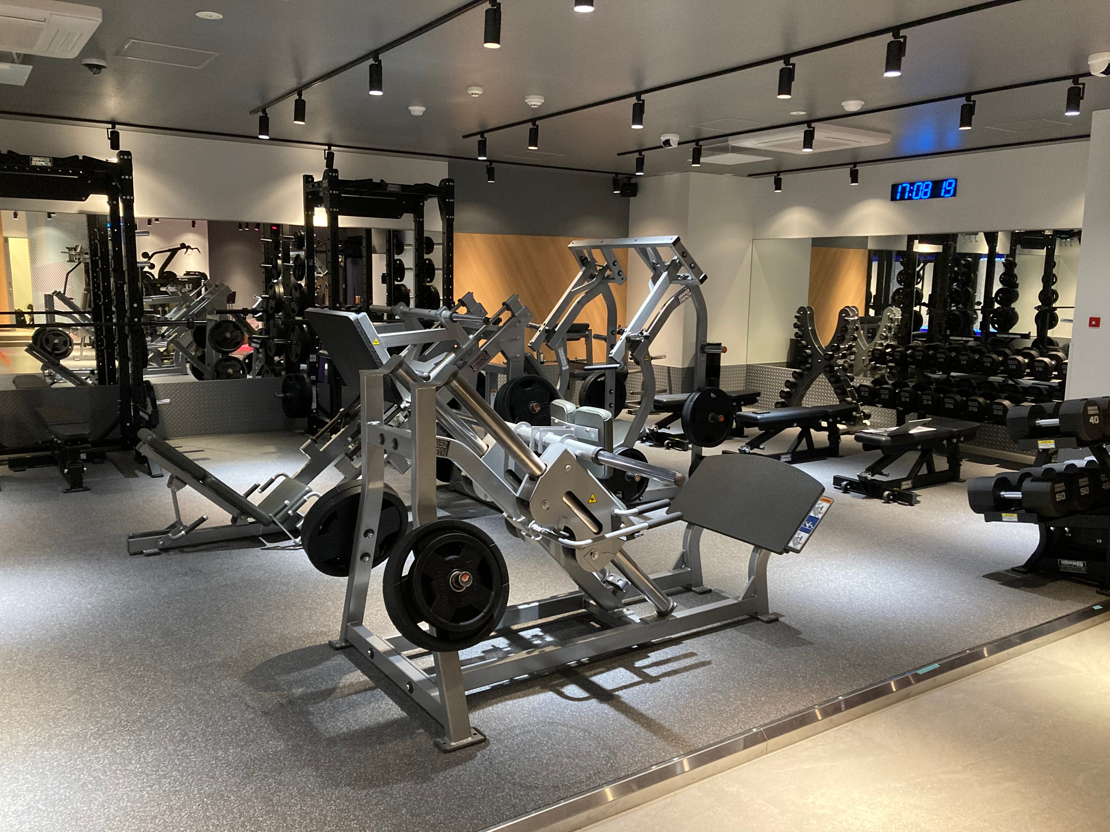 エニタイムフィットネス 渡辺通店 画像1