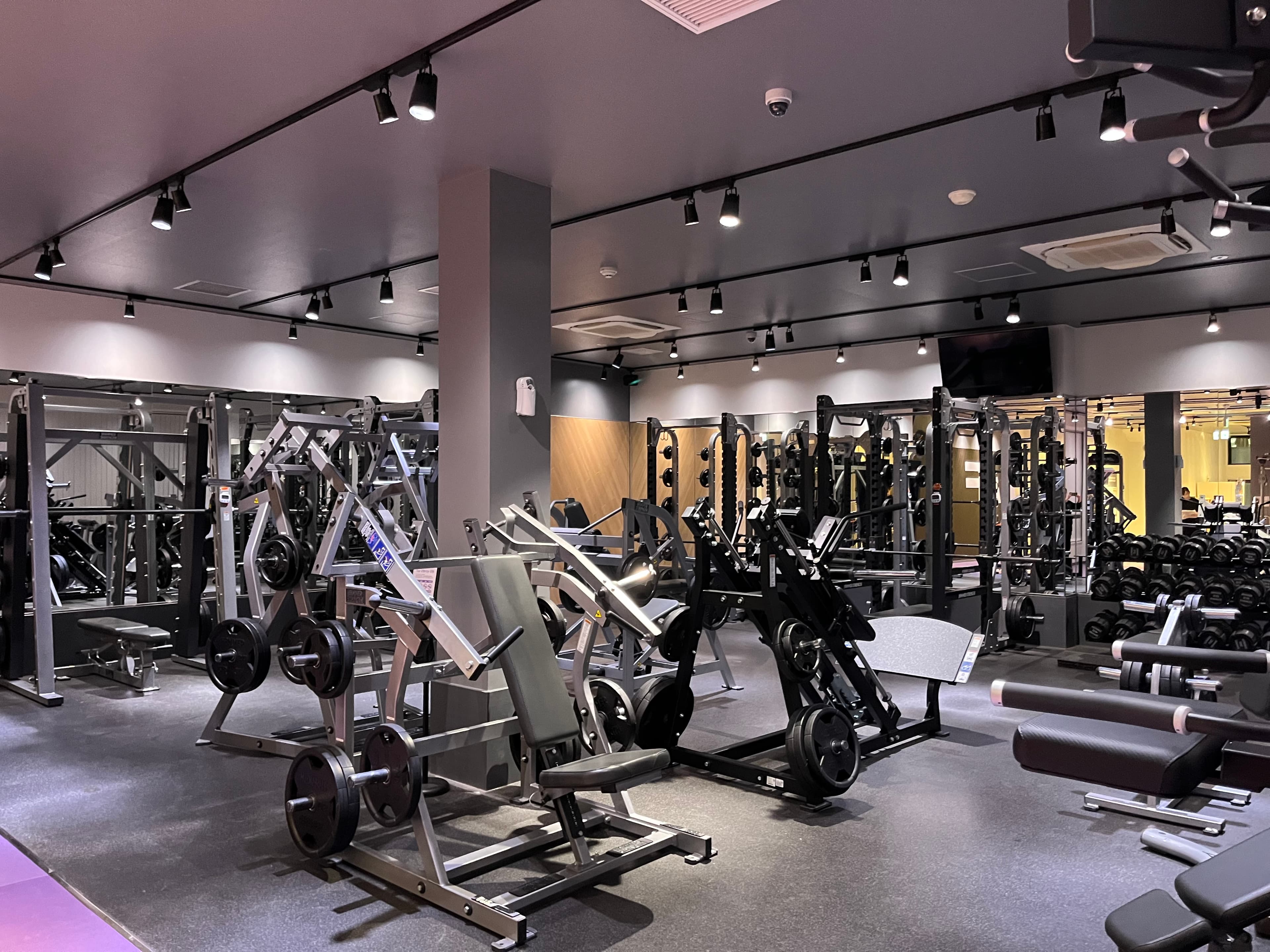 エニタイムフィットネス 泉バイパス市名坂店の画像 1